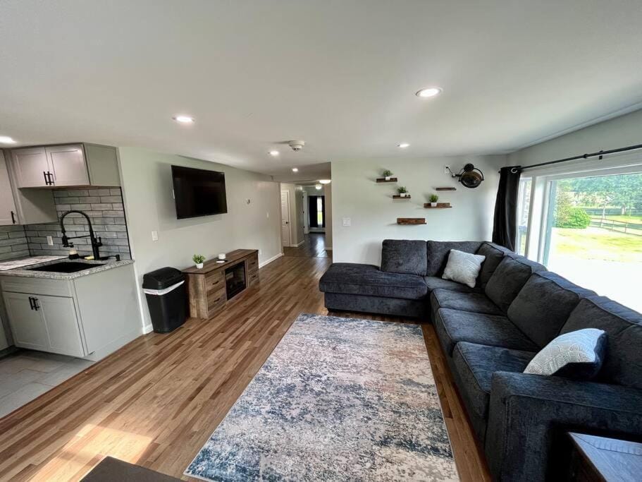 2 Bed Berkshire Getaway at Stephentown Hotel Apartment in Hancock