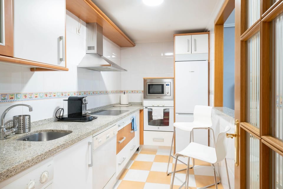 Kitchen or kitchenette, Dining area, dishwasher, minibar, pet friendly, stove, toaster