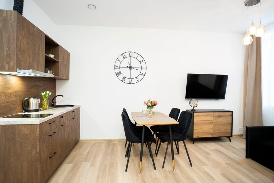 TV and multimedia, Kitchen or kitchenette, Living room, Dining area