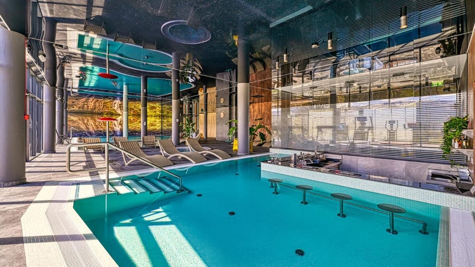 Pool view, Swimming pool, sunbed