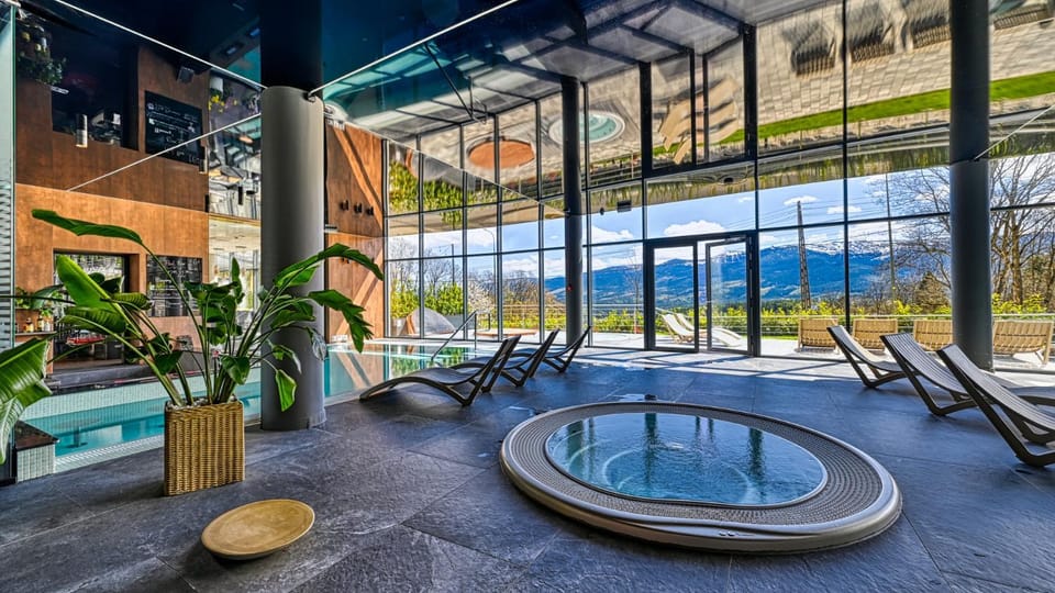 Hot Tub, Pool view, Swimming pool, sunbed