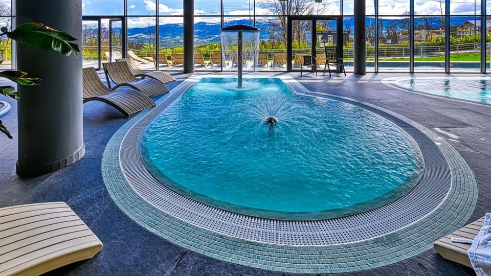 Pool view, Swimming pool, sunbed