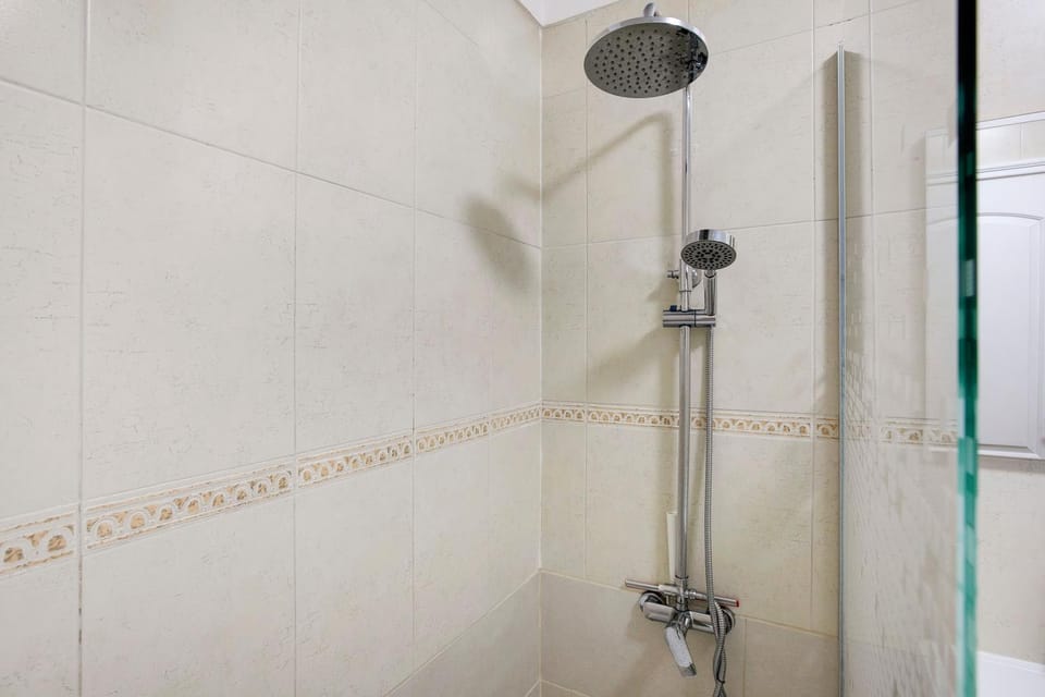 Bathroom, Living room