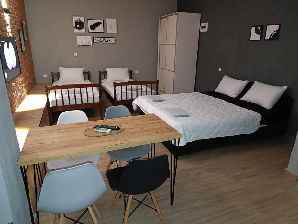 Bed, Living room, Seating area, Dining area, Bedroom, wardrobe