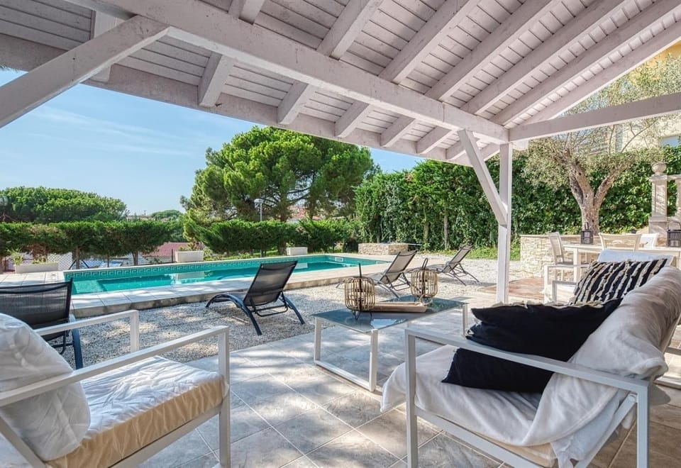 Property building, Swimming pool