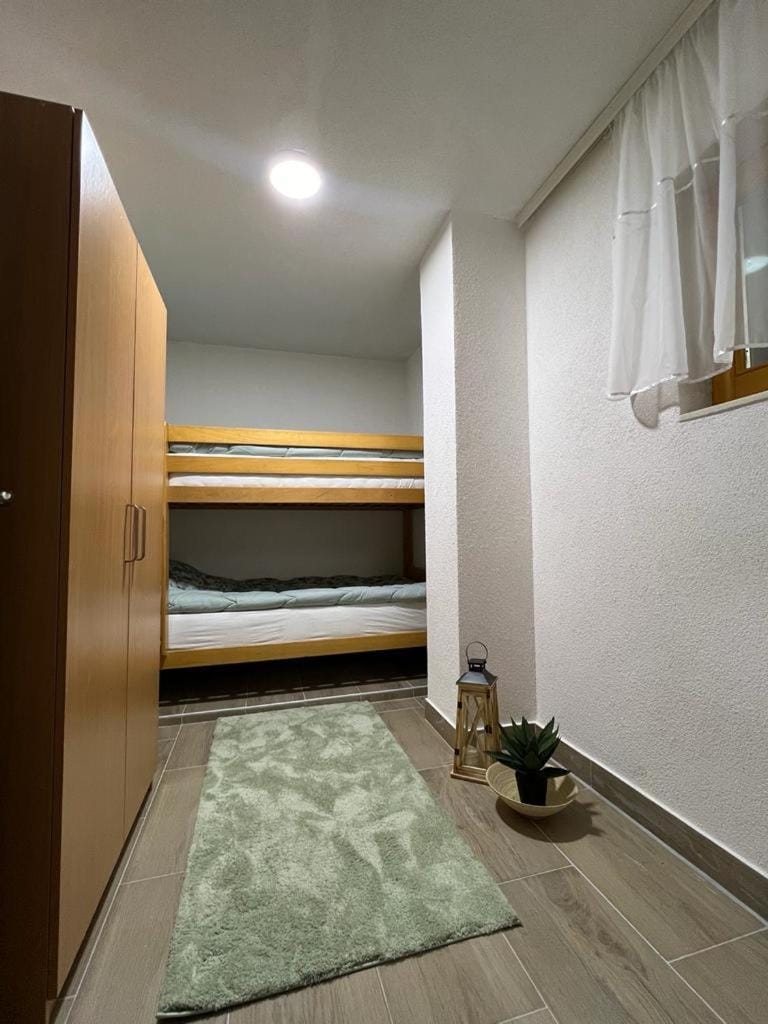 Bed, Bedroom, bunk bed