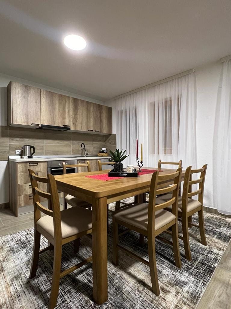 Kitchen or kitchenette, Dining area, pet friendly