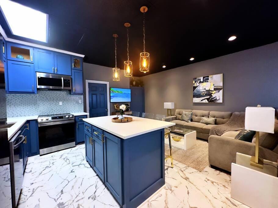TV and multimedia, Kitchen or kitchenette, Living room, Dining area, minibar