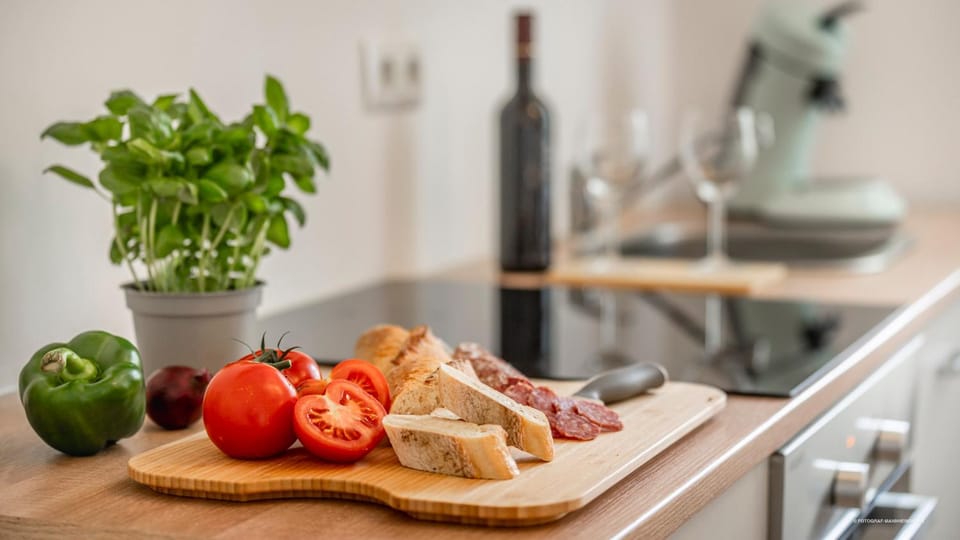 Kitchen or kitchenette, Food and drinks, Food