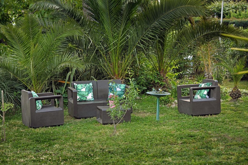 Seating area, Garden view