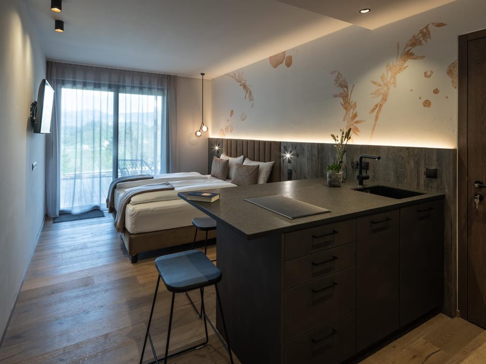 Kitchen or kitchenette, Bedroom