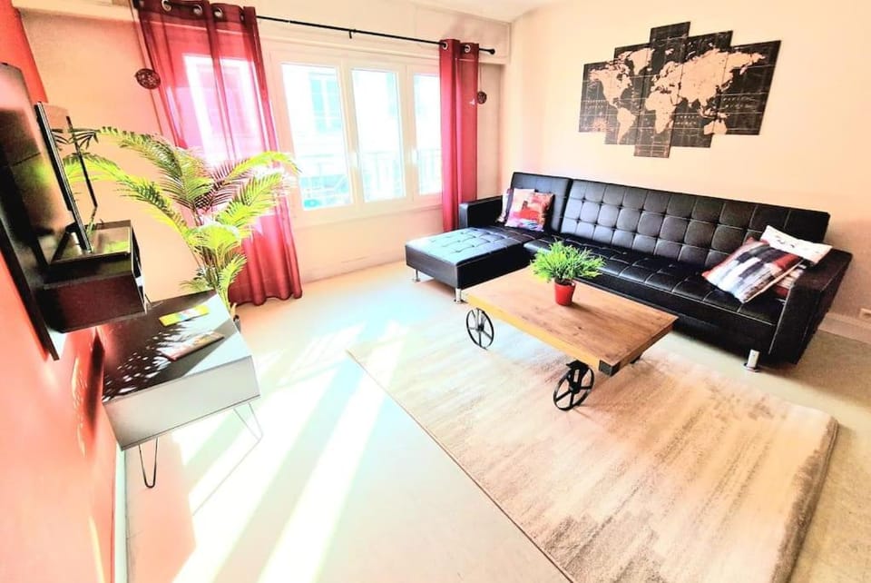 App 5 - T3 Hyper Centre Lumineux et Calme 5min Gare Apartment in Normandy