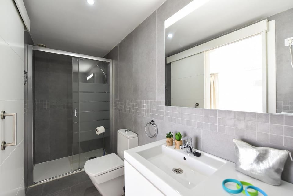 Shower, Bathroom, towels