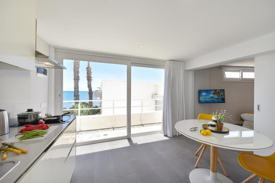 TV and multimedia, Kitchen or kitchenette, Living room, Dining area