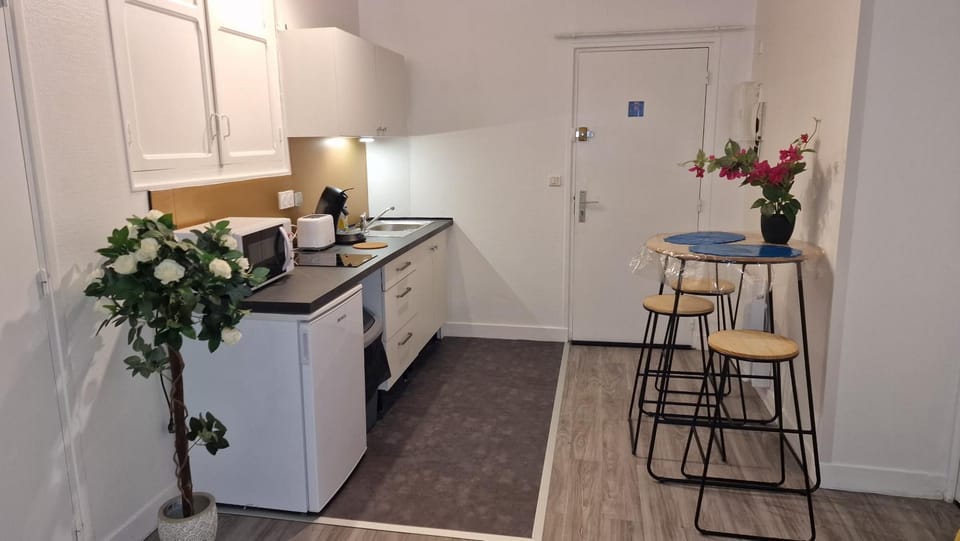 App 1- Studio Lumineux et Jardin Hyper-Centre 5min gare Apartment in Normandy