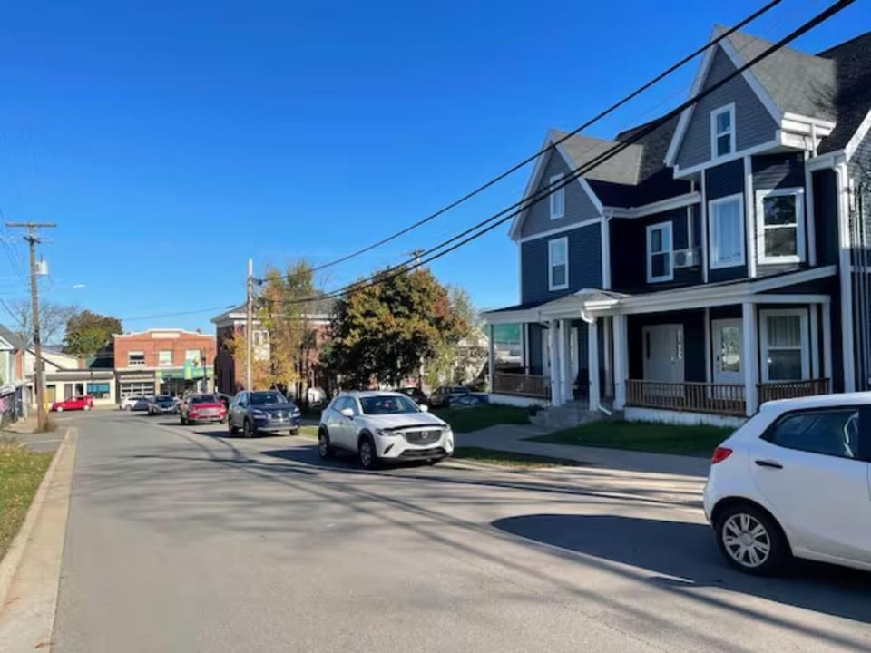Property building, Neighbourhood, City view, Street view, Location