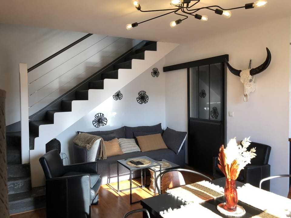Living room, Dining area