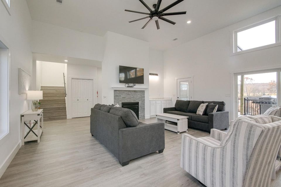 Bright Cotter Vacation Rental with White River Views House in Cotter