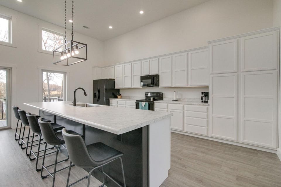 Bright Cotter Vacation Rental with White River Views House in Cotter