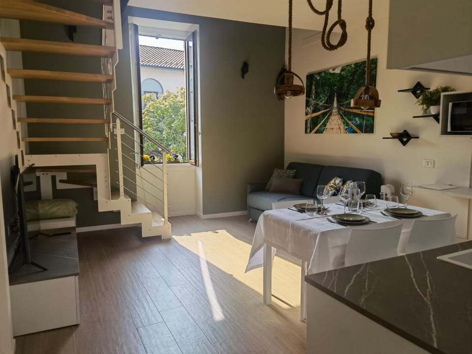 Living room, Dining area