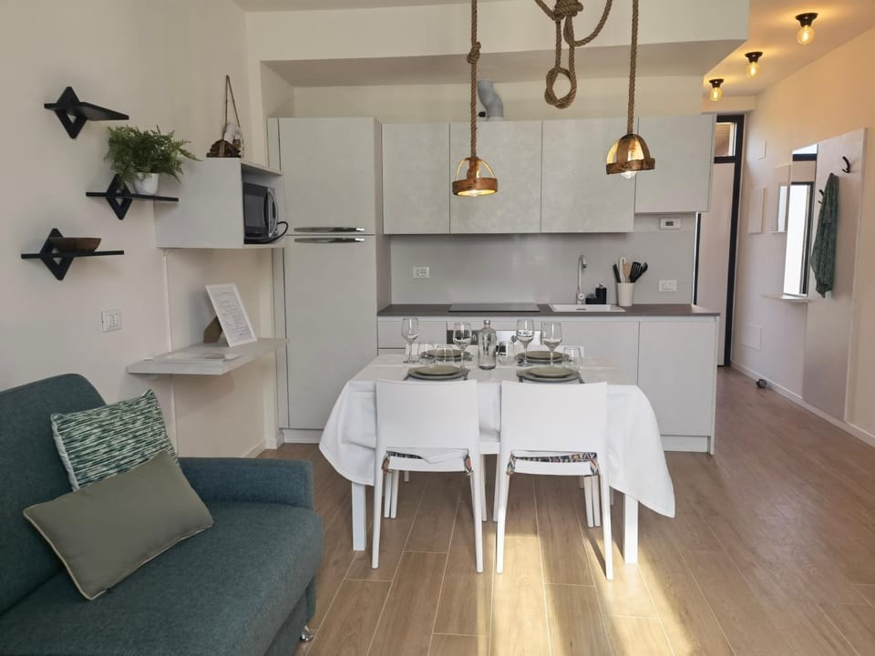 Kitchen or kitchenette, Living room, Seating area, Dining area, stove