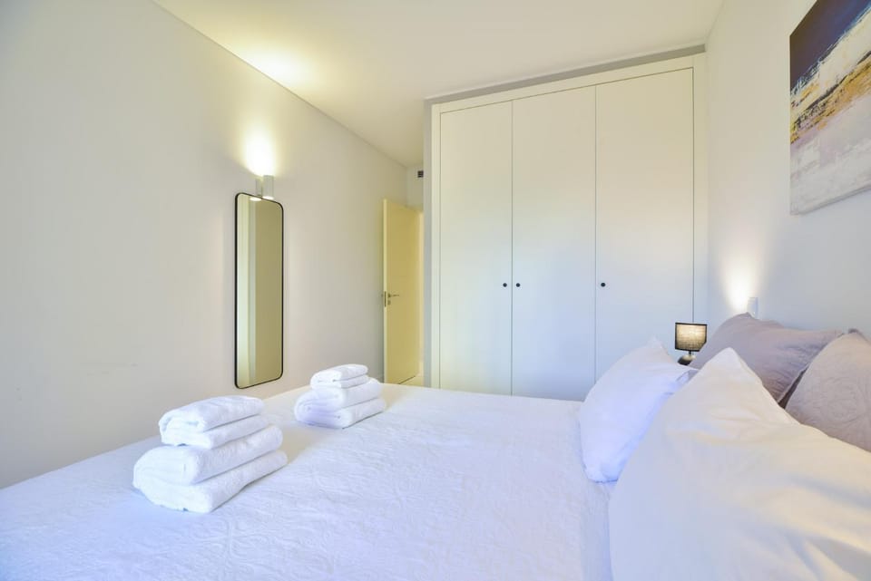 Bed, Photo of the whole room, Bedroom, towels, wardrobe