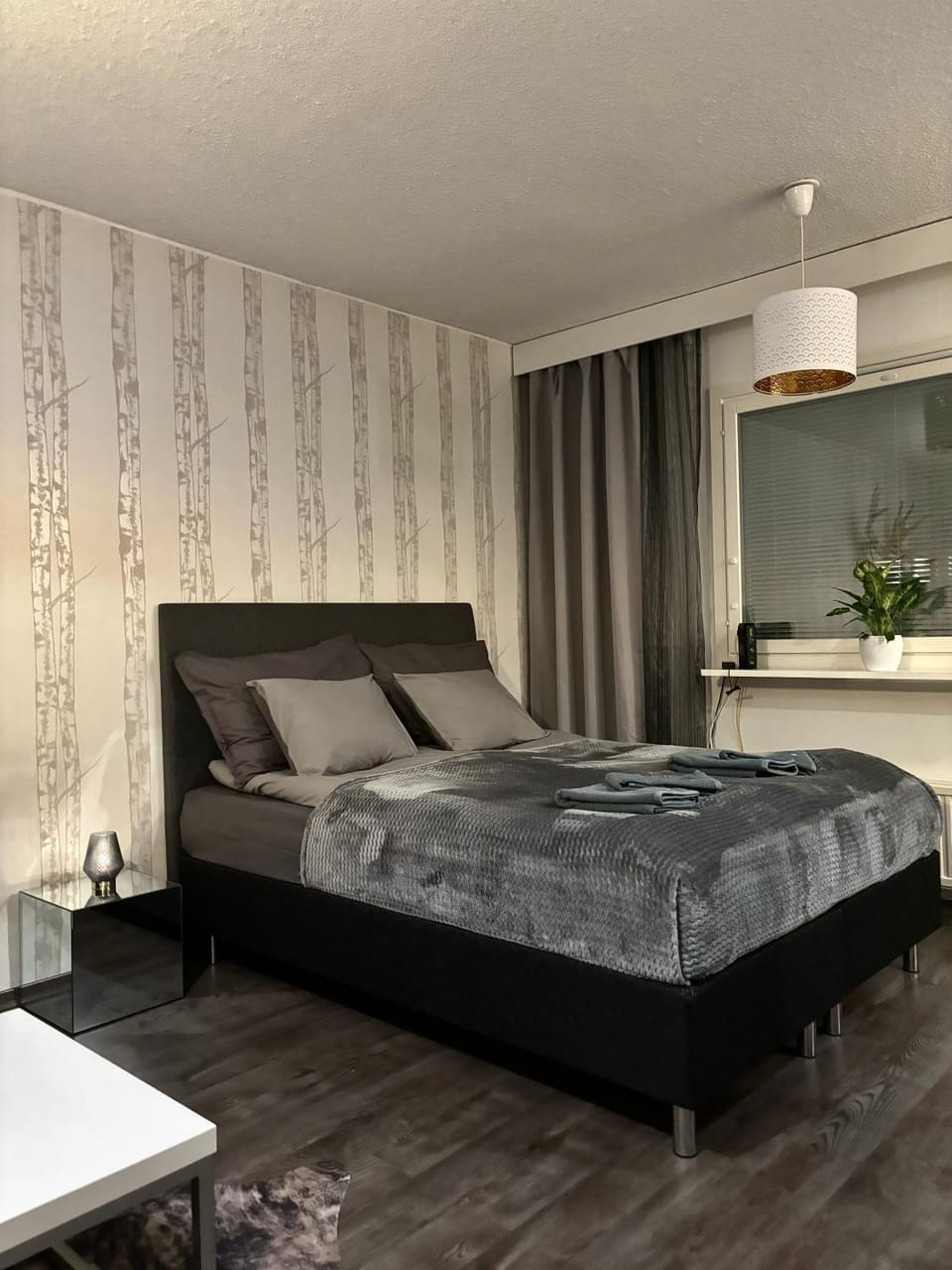 Bed, Living room