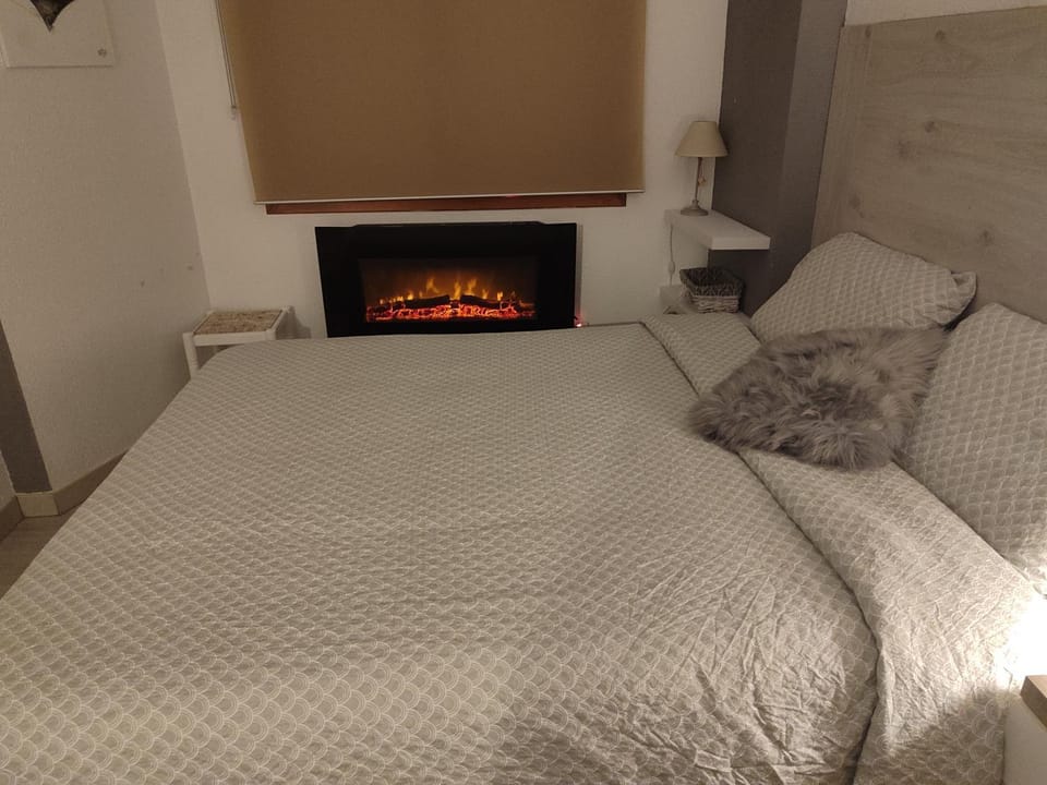 Bedroom, flat iron