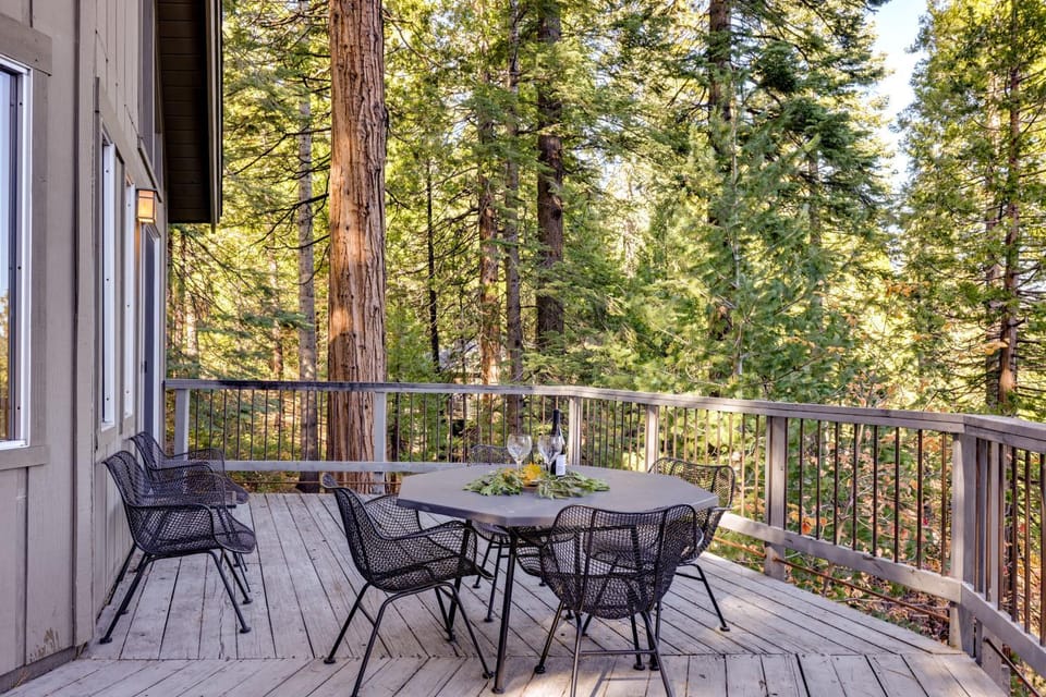 3 Mi to Big Trees State Park Cabin with Deck Cabin in Dorrington