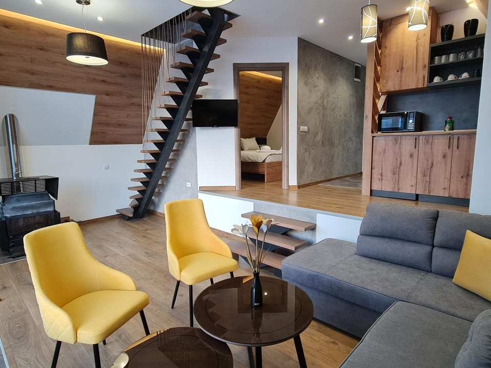 Kitchen or kitchenette, Living room