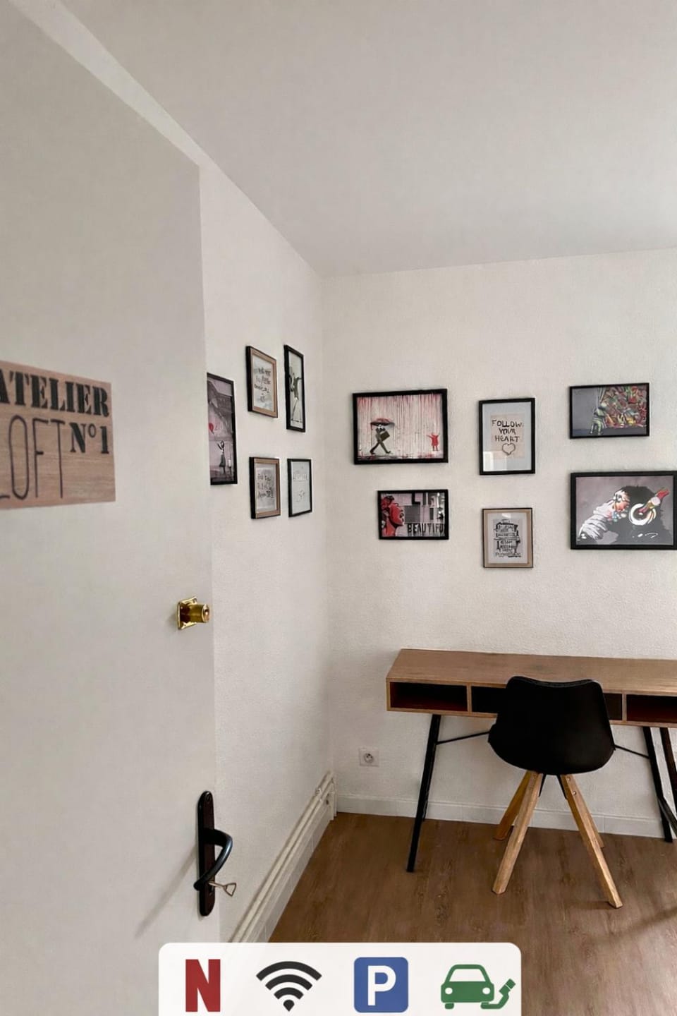 Seating area, Bedroom