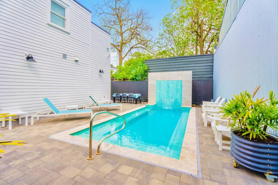 The Moon Quonset Hut Vacation Rental Heated & Chilled Pool House in Ninth Ward
