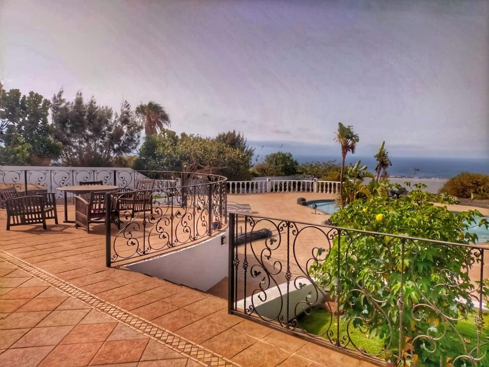 Balcony/Terrace, Pool view, Sea view