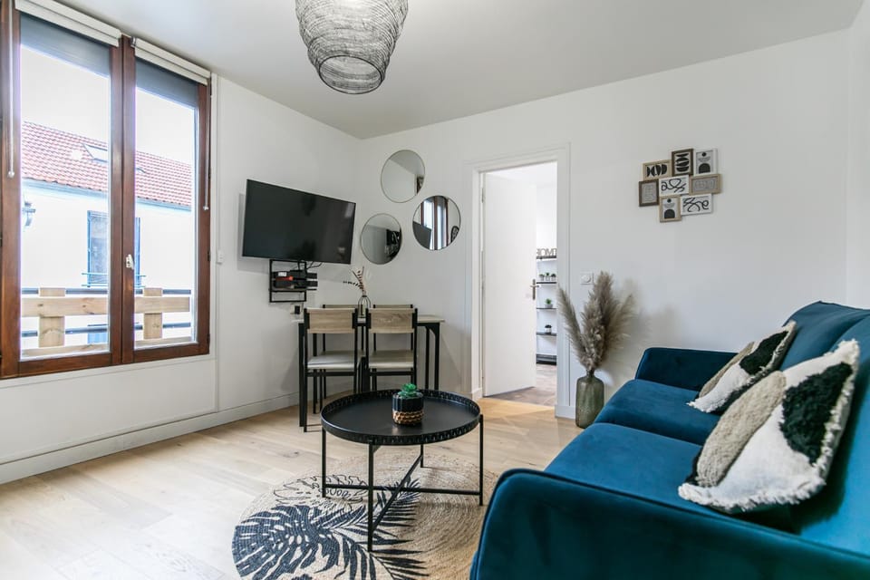 Communal lounge/ TV room, TV and multimedia, Living room, Dining area