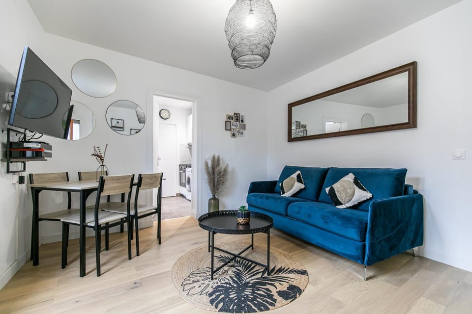 TV and multimedia, Living room, Dining area