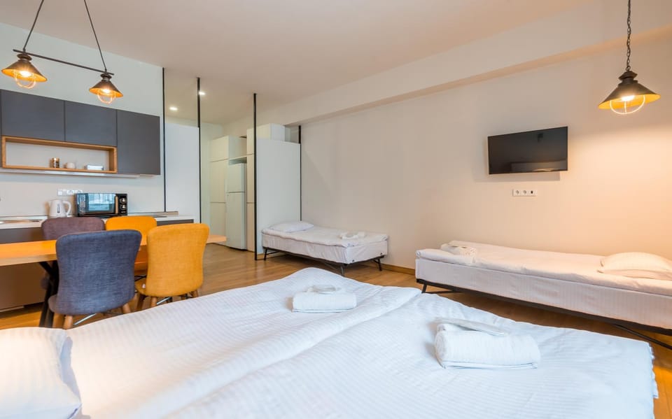 Bed, TV and multimedia, Photo of the whole room