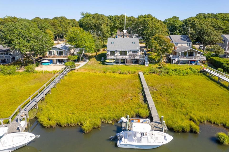 147 Edgewater Dr W, Falmouth House in East Falmouth