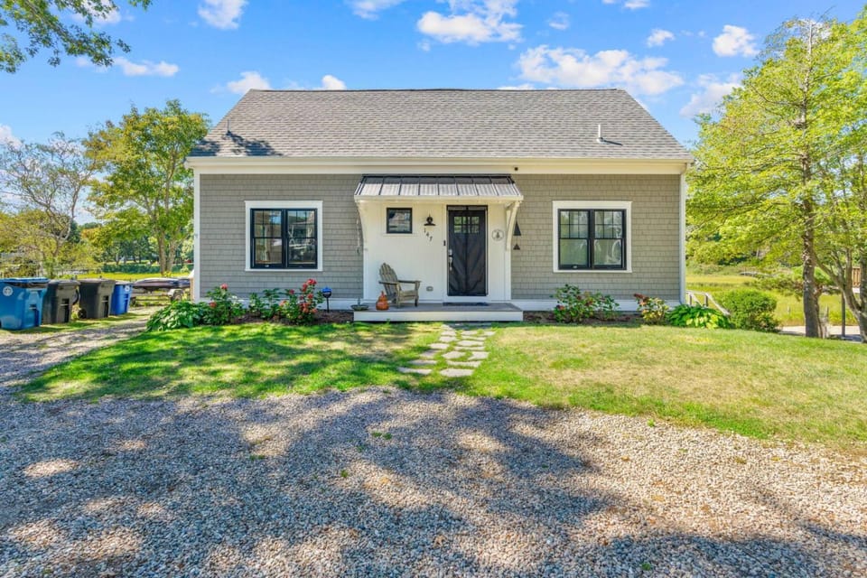 147 Edgewater Dr W, Falmouth House in East Falmouth