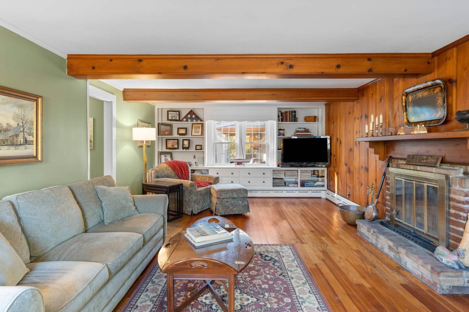 656 W Falmouth Hwy, Falmouth House in Falmouth