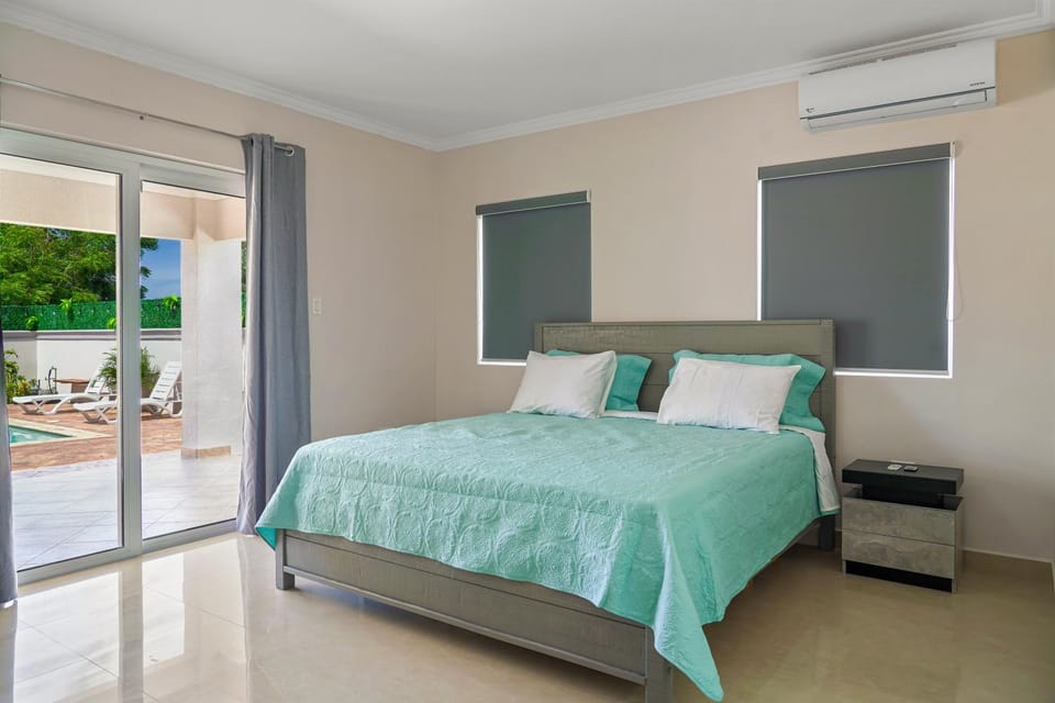 Bed, Bedroom, air conditioner