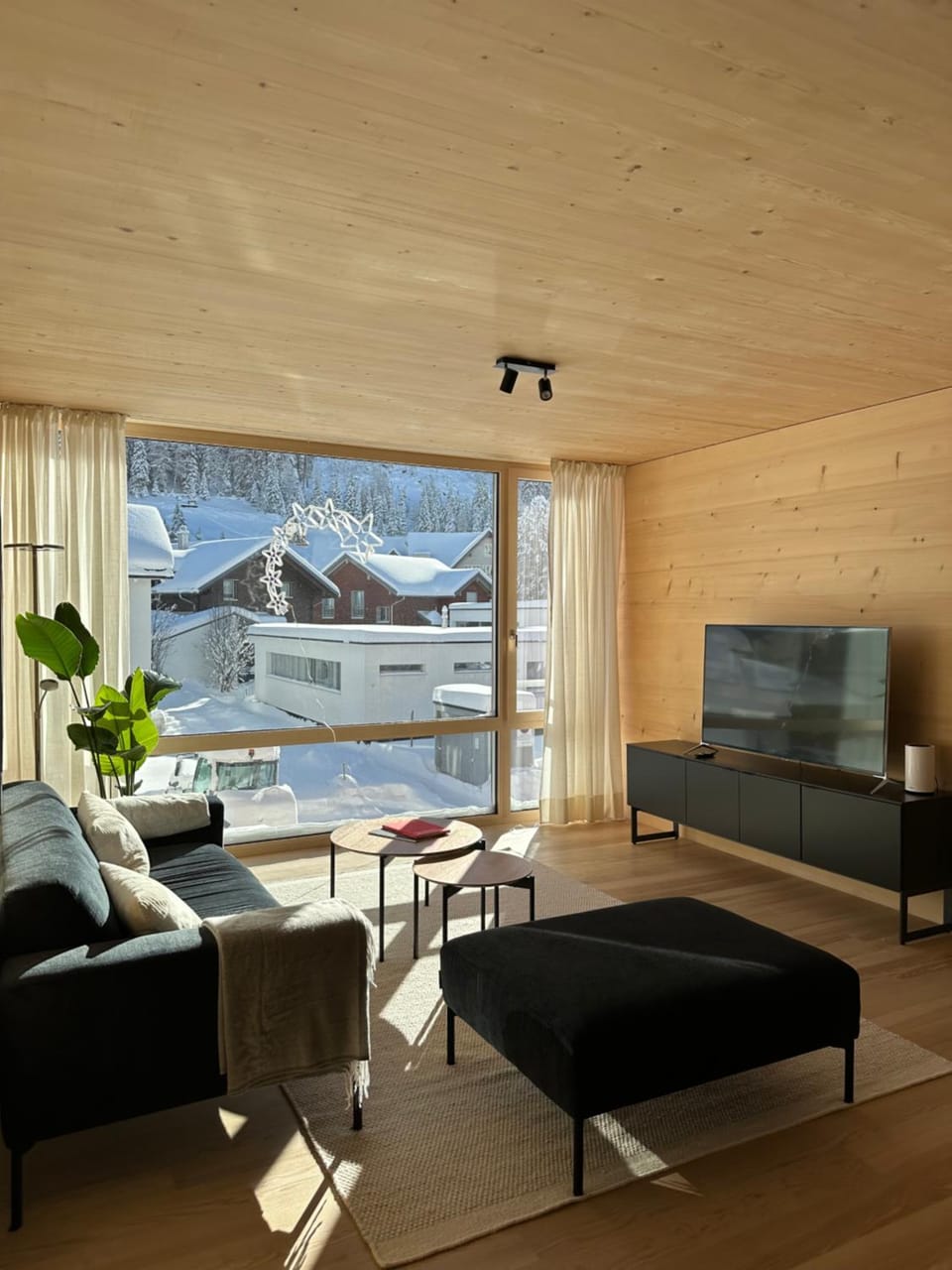 Communal lounge/ TV room, Living room, Mountain view