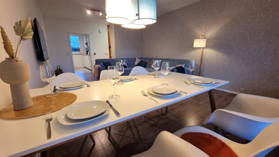 Seating area, Dining area