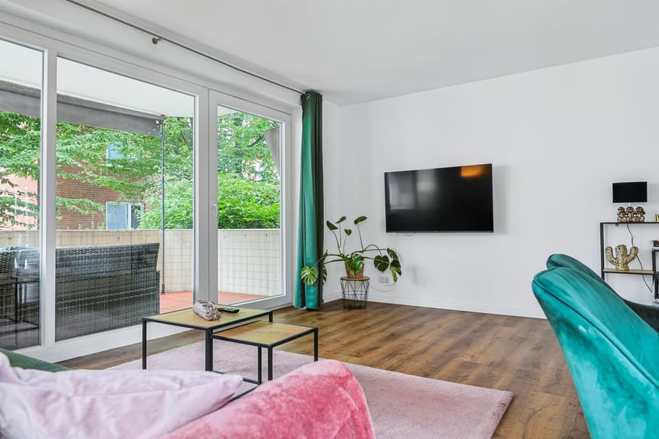 Communal lounge/ TV room, TV and multimedia, Living room