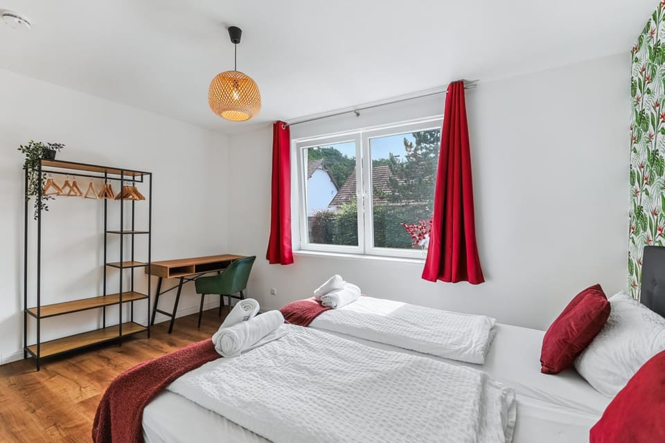 Bed, Photo of the whole room, Bedroom, towels