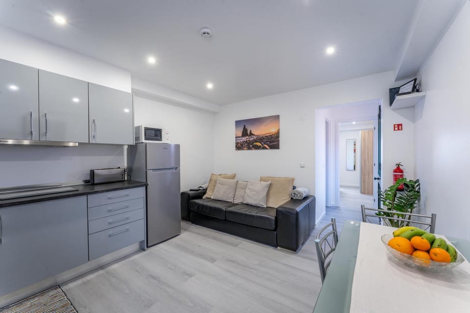 Kitchen or kitchenette, Living room, Dining area, minibar, toaster
