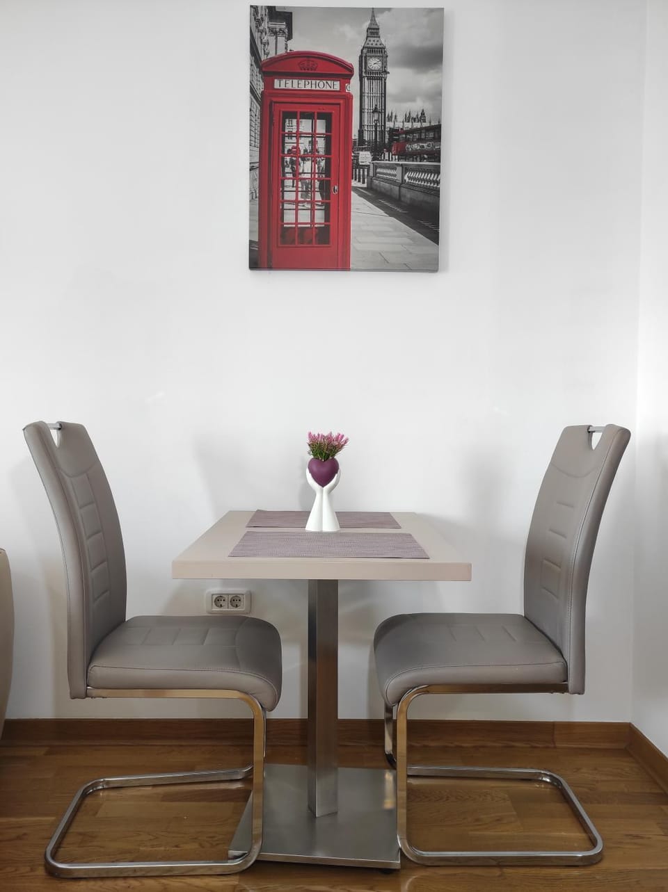 Seating area, Dining area