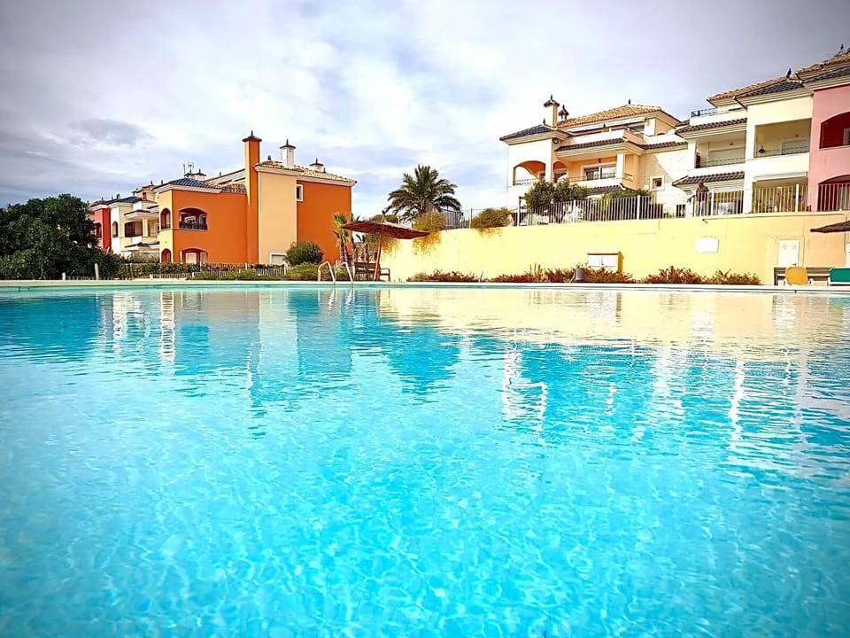 Day, Swimming pool