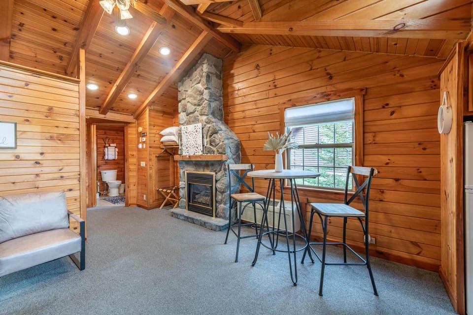 Olive Leaf Cabin Cabin in Ohio