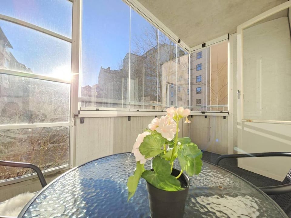 Modern One-Bedroom with glazed sun balcony, 350m metro Apartment in Helsinki