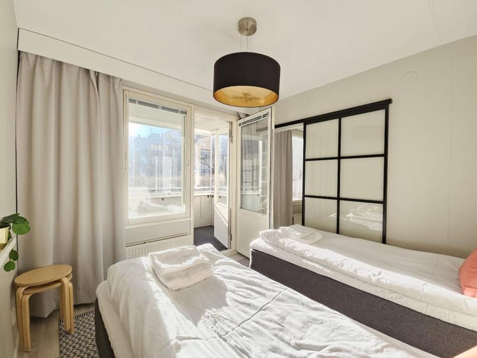 Modern One-Bedroom with glazed sun balcony, 350m metro Apartment in Helsinki